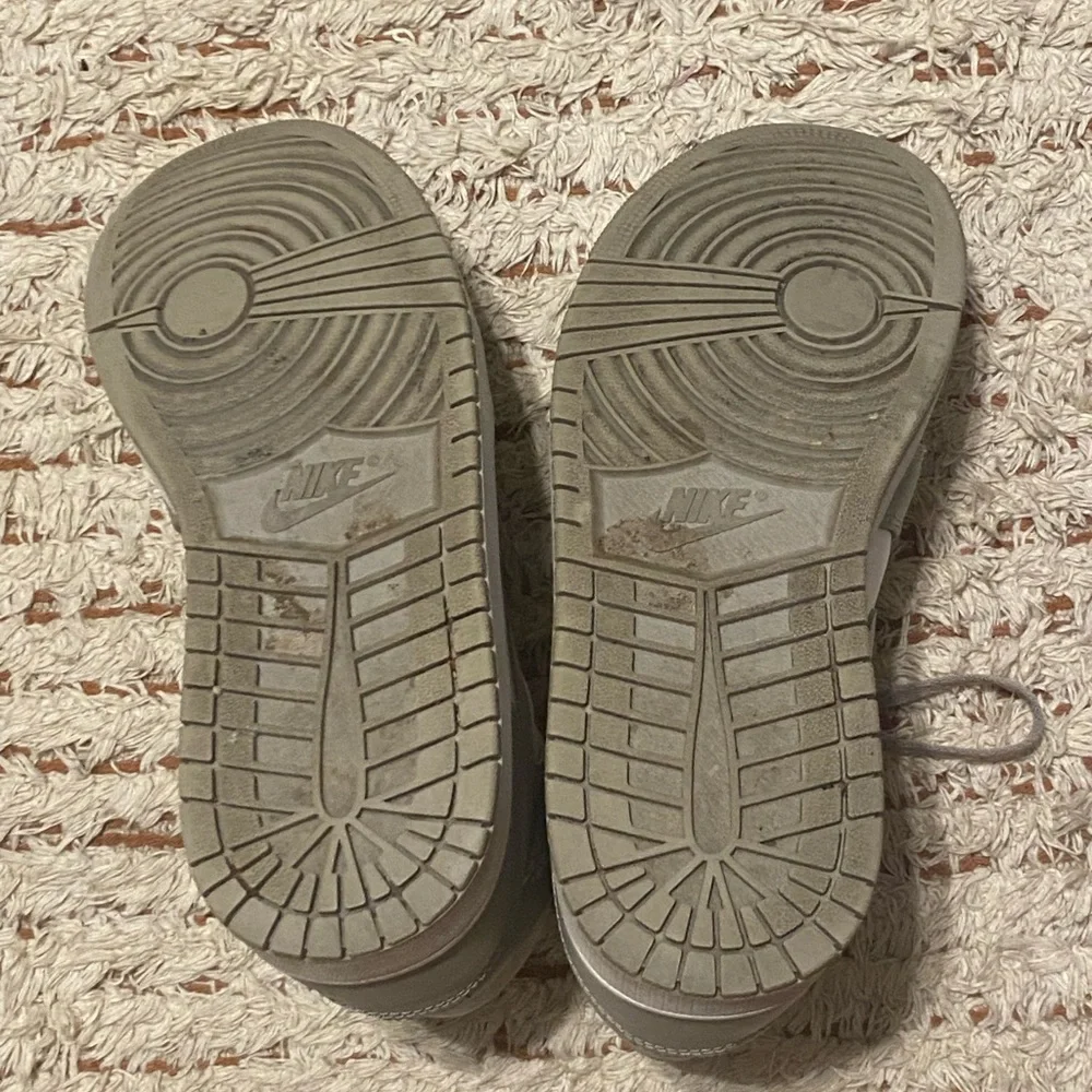 Air Jordan 1 Mid 'Linen' - size US M 7.5 / W 9